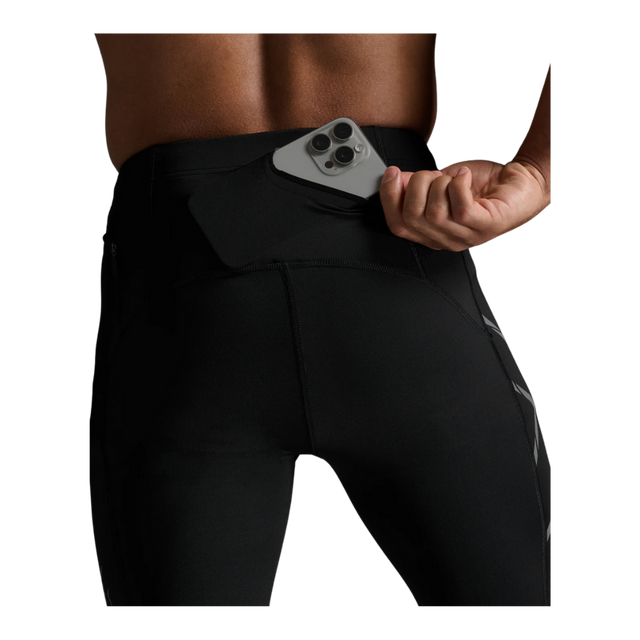 2XU-Light-Speed-Compression-Shorts-Black-poacket
