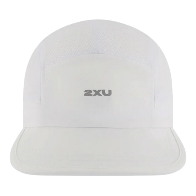 2XU-Light-Speed-Small-Cap-white