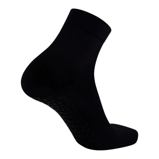 2XU-Performance-Crew-Grip-Socks-Chalk-black-back