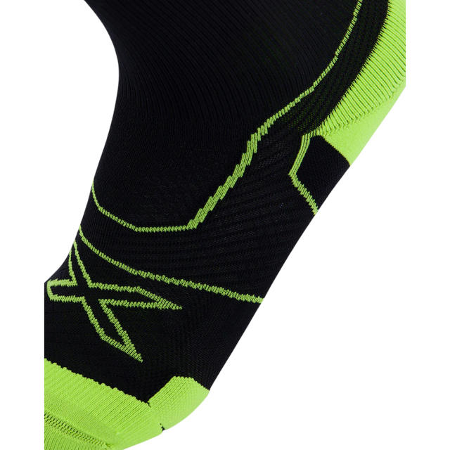 2XU-Vectr-Cushion-crew-black-volt-close_