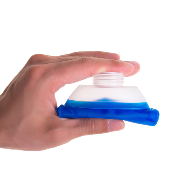 AONIJIE-Soft-Flask-450ml-hand