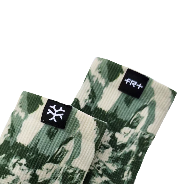 Fractel-Performance-Socks-leap-close