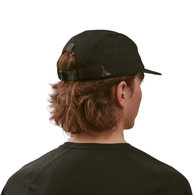 VÅGA - Feather Racing Cap - Black - Aid Station