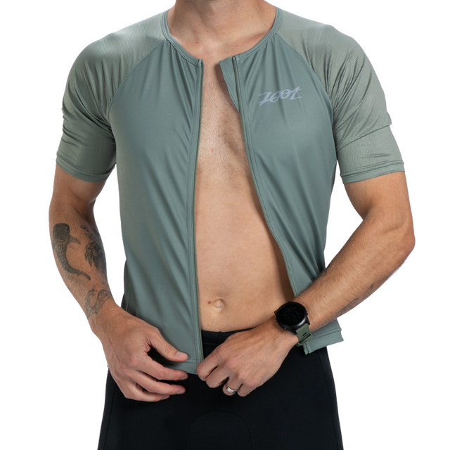 Zoot Men's Core Tri Aero Jersey in Army Green colourway - close-up of front zipper open